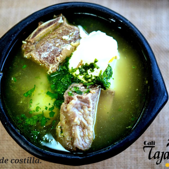 Caldo De Costilla.