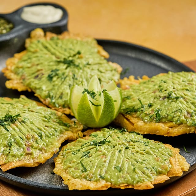Tostones Con Carne Desmechada.